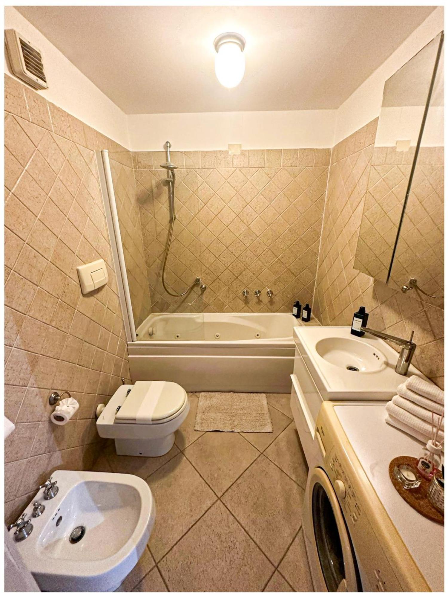 Appartamento Eva Le Residenze Marco Simone Esterno foto
